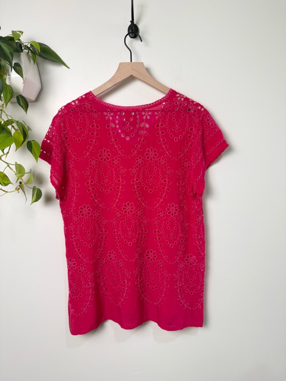 Johnny Was Embroidered Eyelet Top Pink V-Neck Blouse Rayon Boho Short Sleeve L - Picture 4 of 5